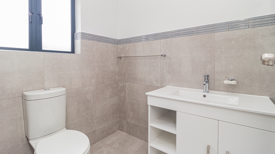 2 Bedroom Property for Sale in Middedorp Western Cape